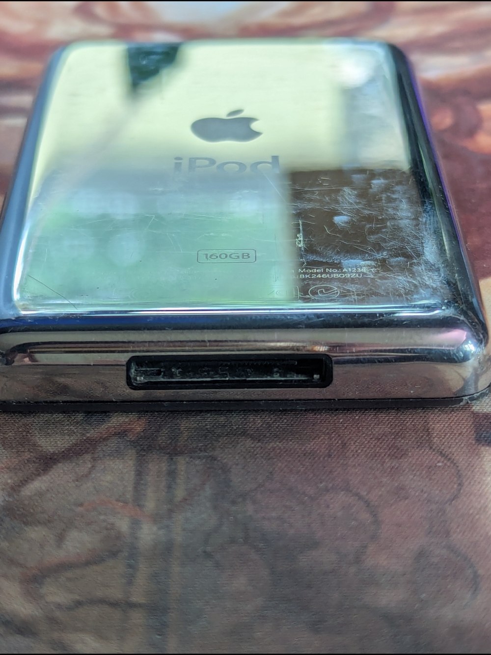 Apple's Finest iPod: iPod Classic 160GB Matte Black w/ Leather Case & USB Cable - Picture 6 of 13